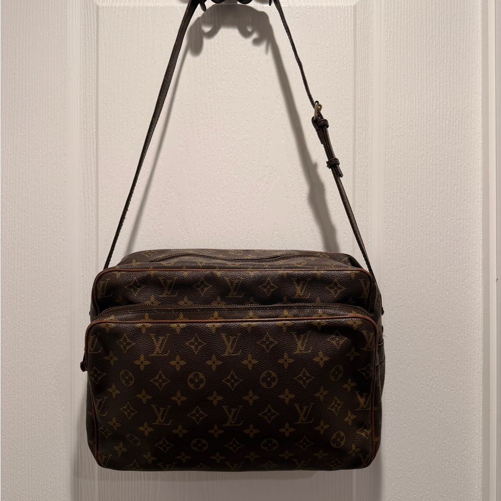 SOLD Louis Vuitton Nile Monogram Canvas Crossbody Vintage Éclair Zipper